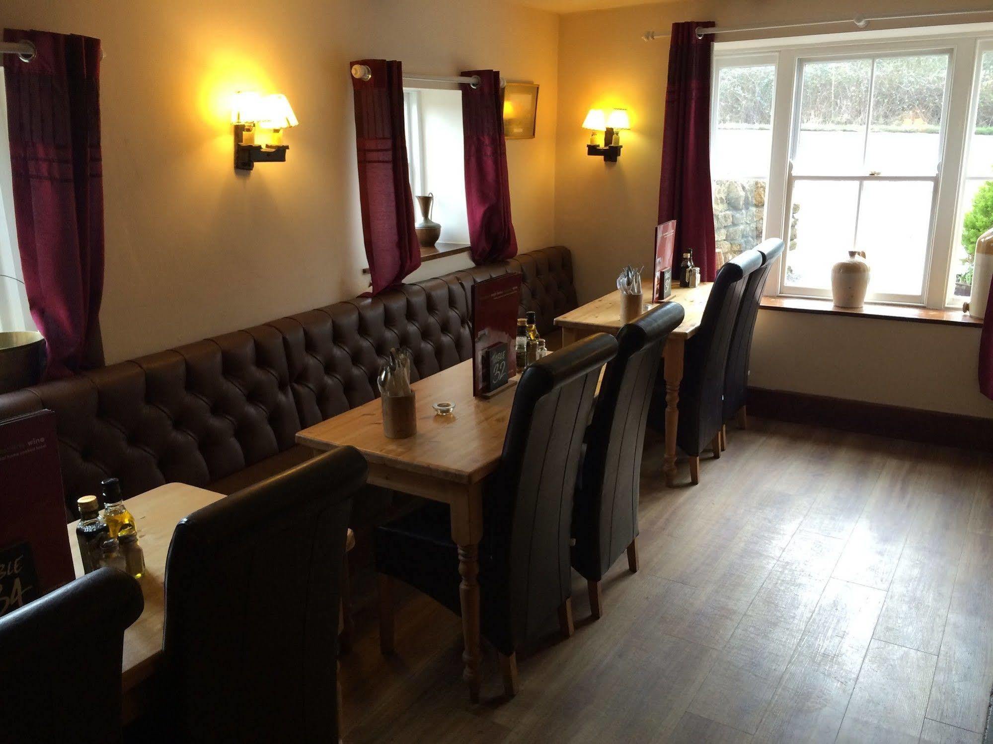 Hunters Lodge Inn Wincanton Exterior photo