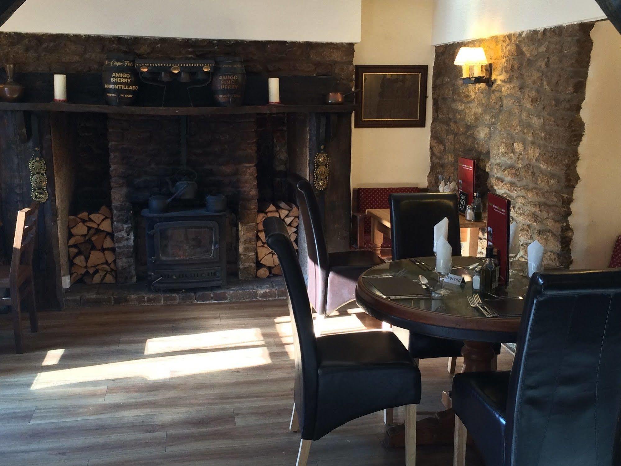 Hunters Lodge Inn Wincanton Exterior photo